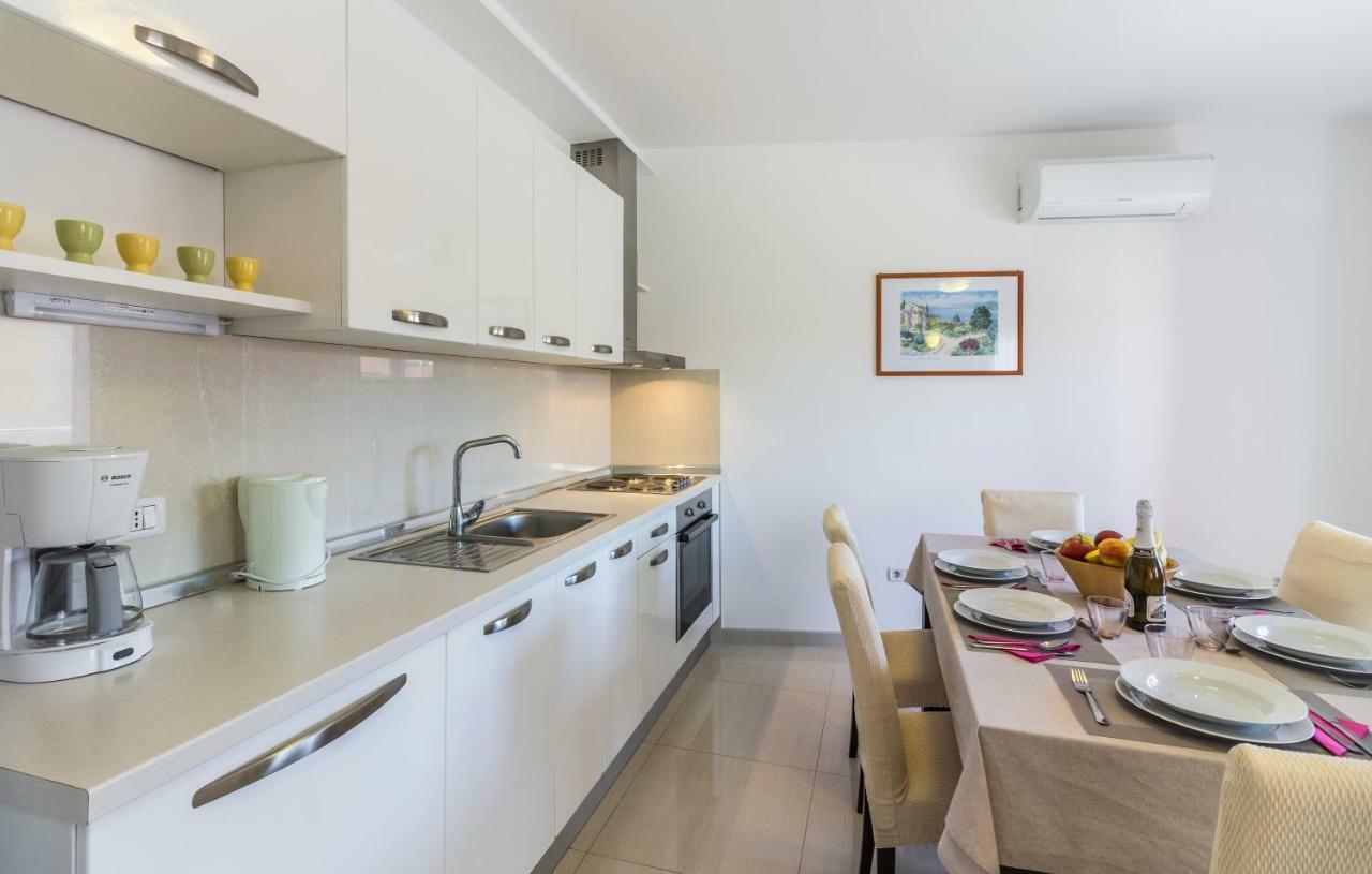 Apartman Kp Medulin Exterior photo