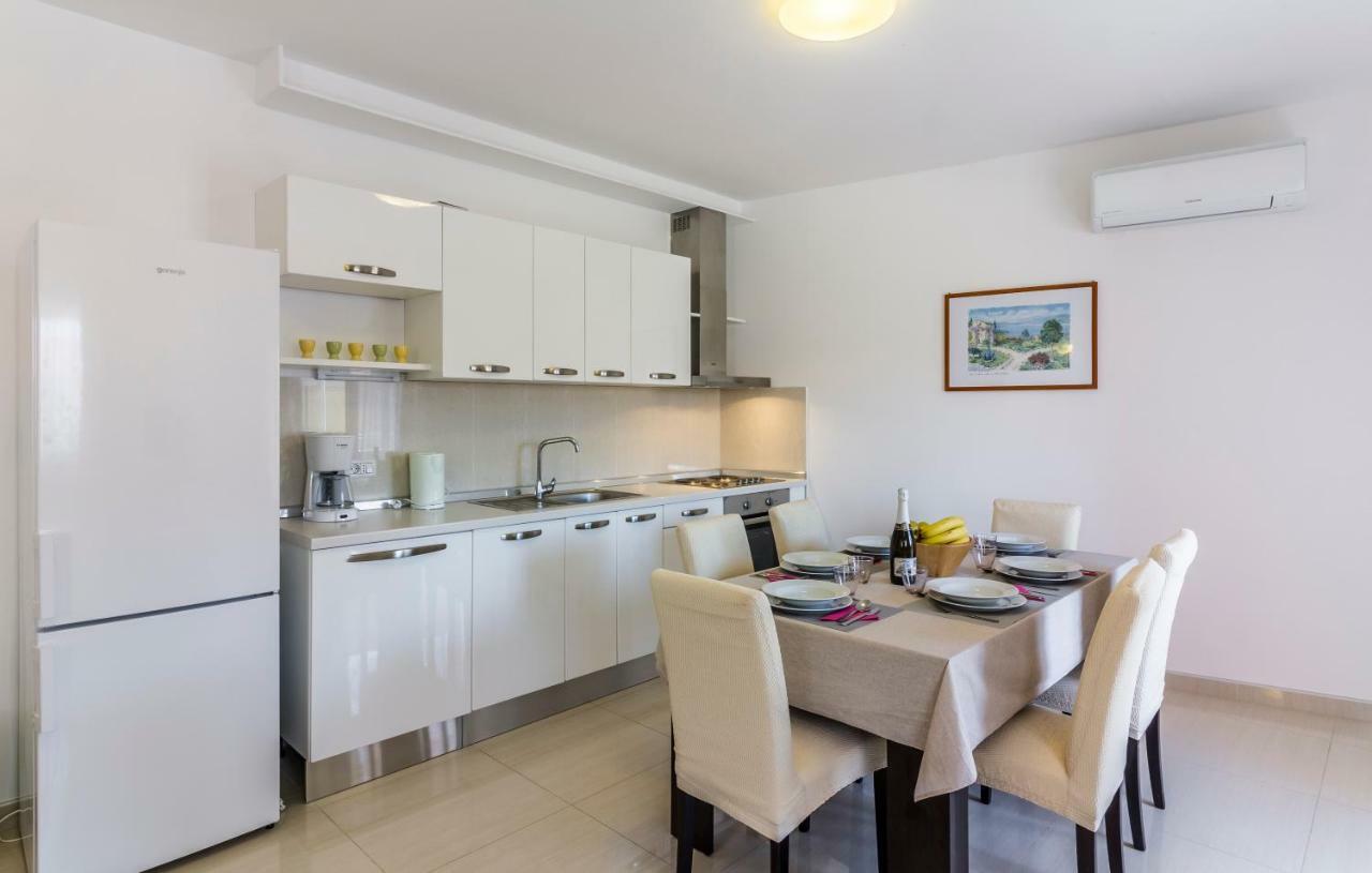 Apartman Kp Medulin Exterior photo