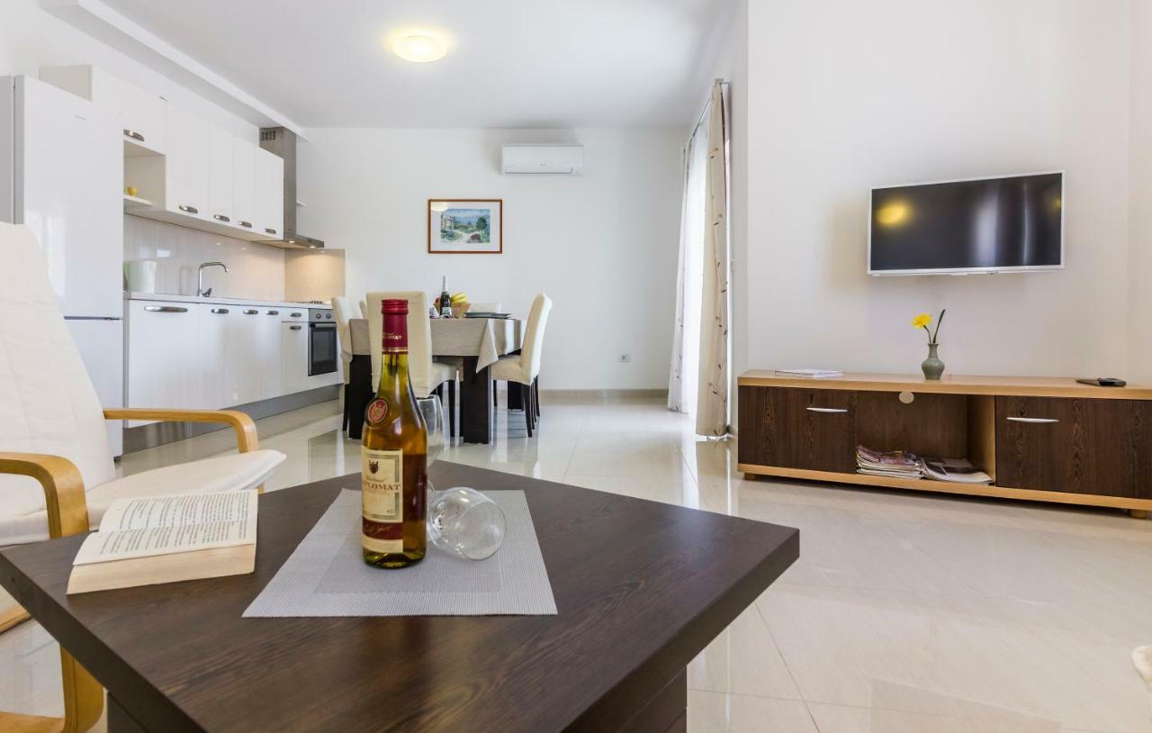 Apartman Kp Medulin Exterior photo