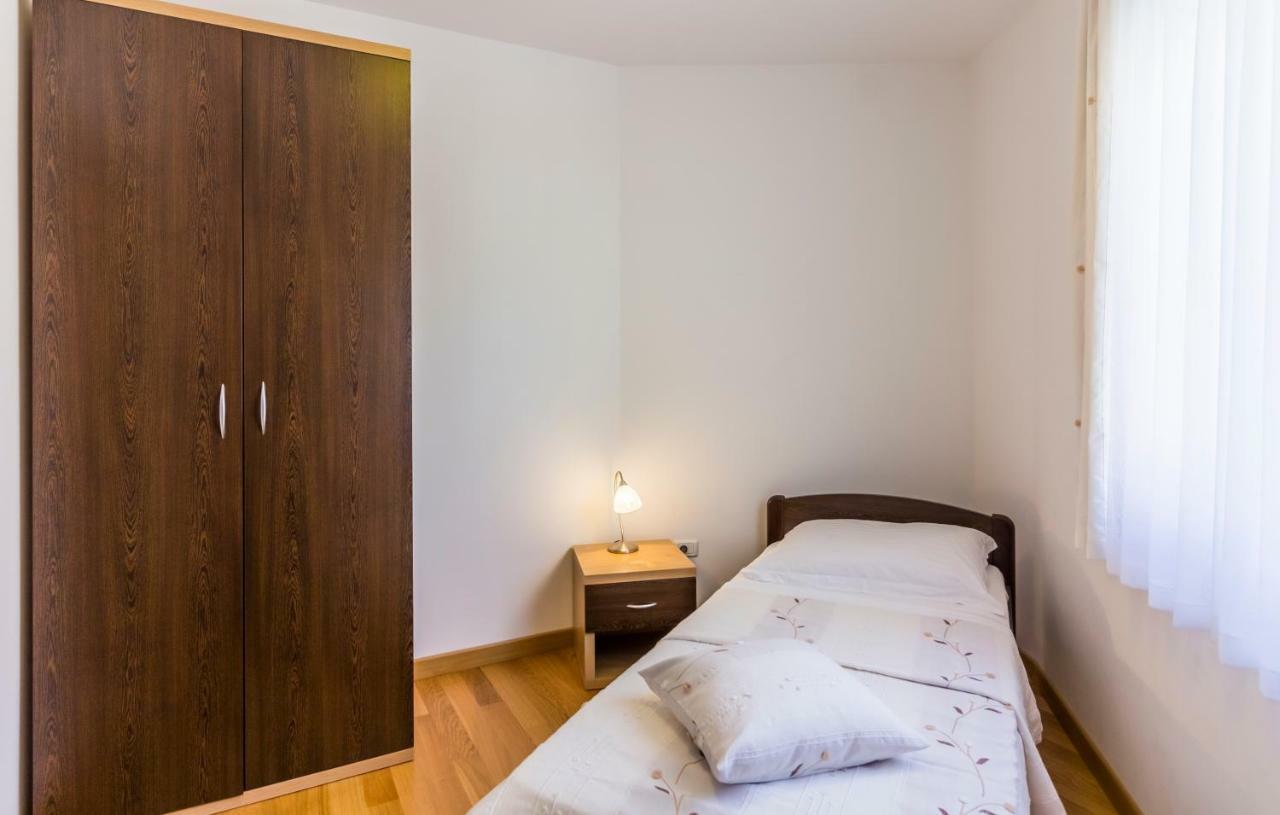 Apartman Kp Medulin Exterior photo