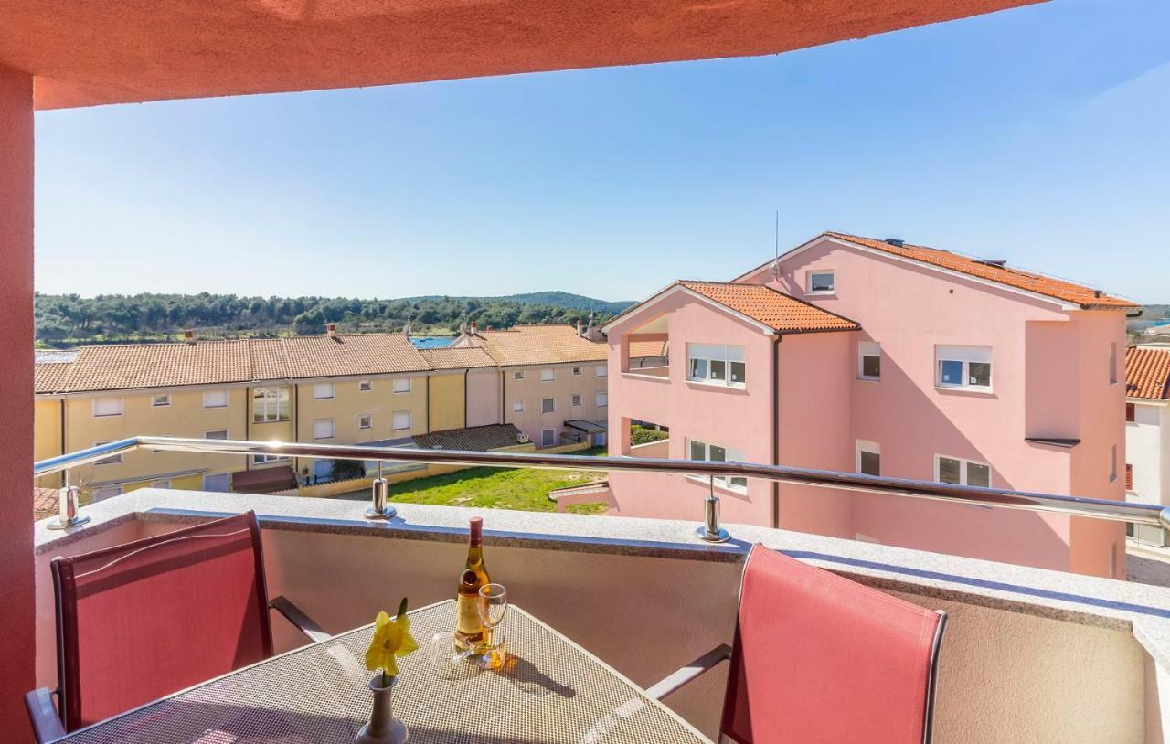 Apartman Kp Medulin Exterior photo
